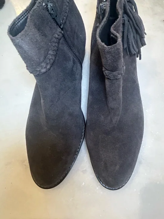 Gianni Bini Rorrie Grey Suede Fringe Ankle Boots 10M - Picture 2 of 7